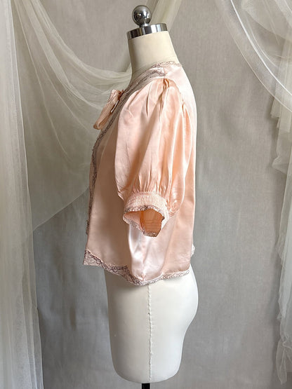 Vintage 1930's Bed Jacket - Antique Rose Pink Silk Satin with Warm Nude Lace Appliqués | S, M - Daggers & Dames