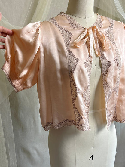 Vintage 1930's Bed Jacket - Antique Rose Pink Silk Satin with Warm Nude Lace Appliqués | S, M - Daggers & Dames