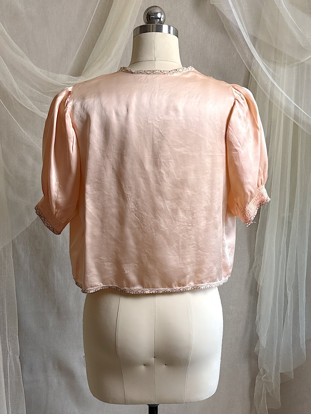 Vintage 1930's Bed Jacket - Antique Rose Pink Silk Satin with Warm Nude Lace Appliqués | S, M - Daggers & Dames