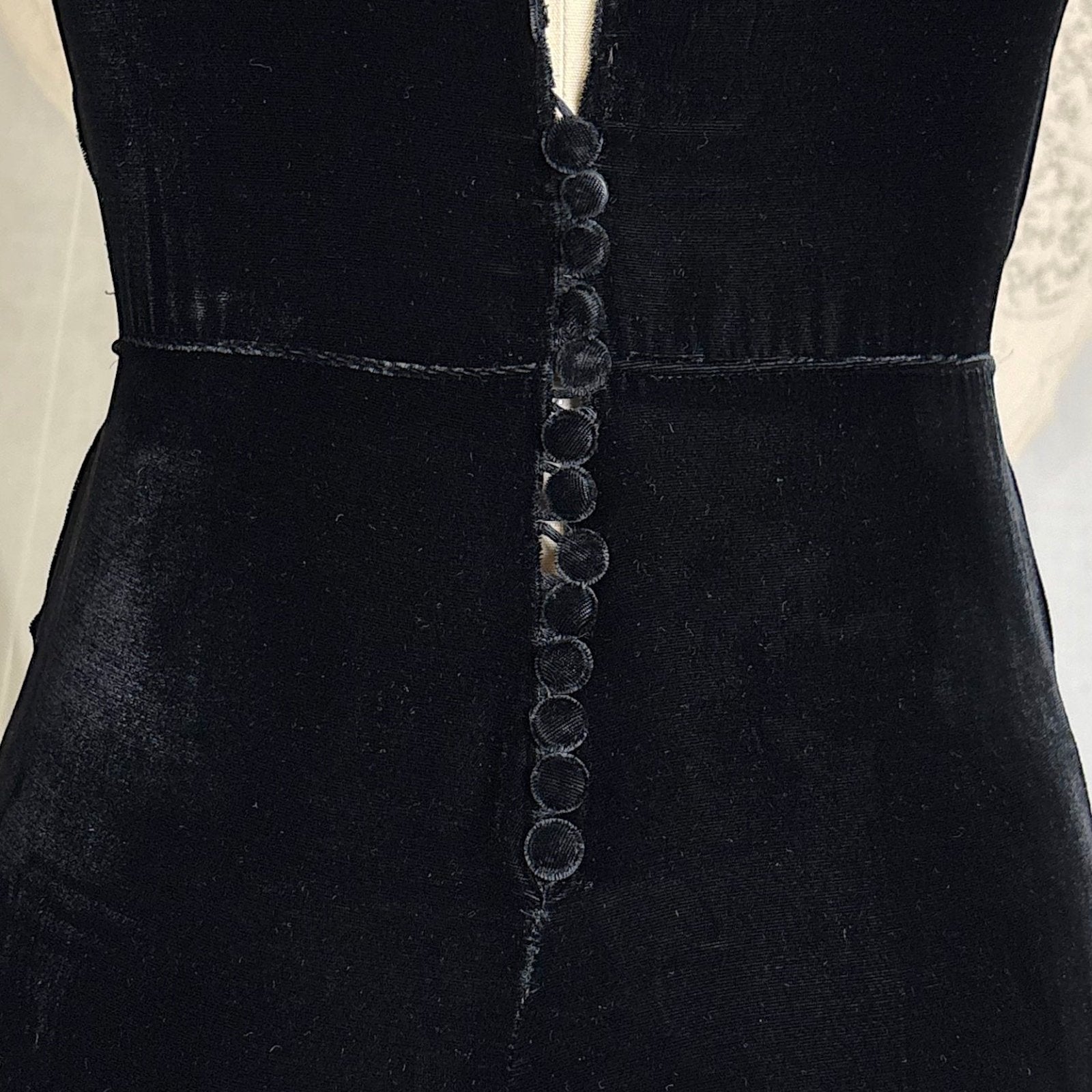 Vintage 1930's Black Velvet Evening Gown with Keyhole Back - Size XS, S - Daggers & Dames