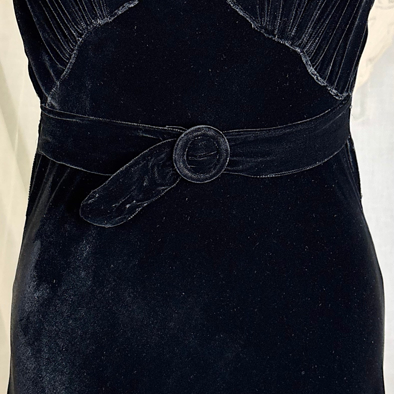 Vintage 1930's Black Velvet Evening Gown with Keyhole Back - Size XS, S - Daggers & Dames