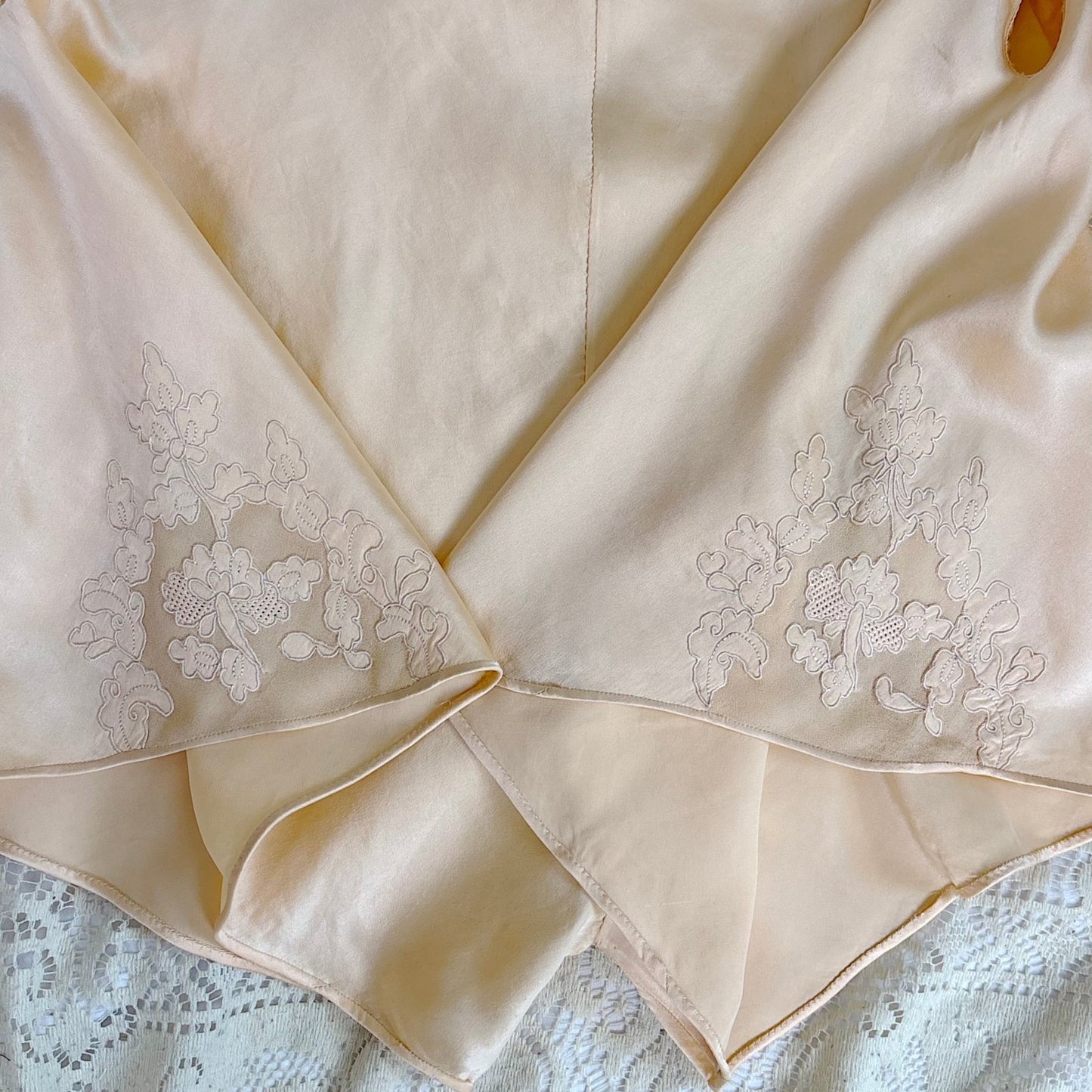 Vintage 1930's Hand Stitched Champagne Silk Satin Kestos Style Bra & Tap Pants Dance Set, size M - Daggers & Dames