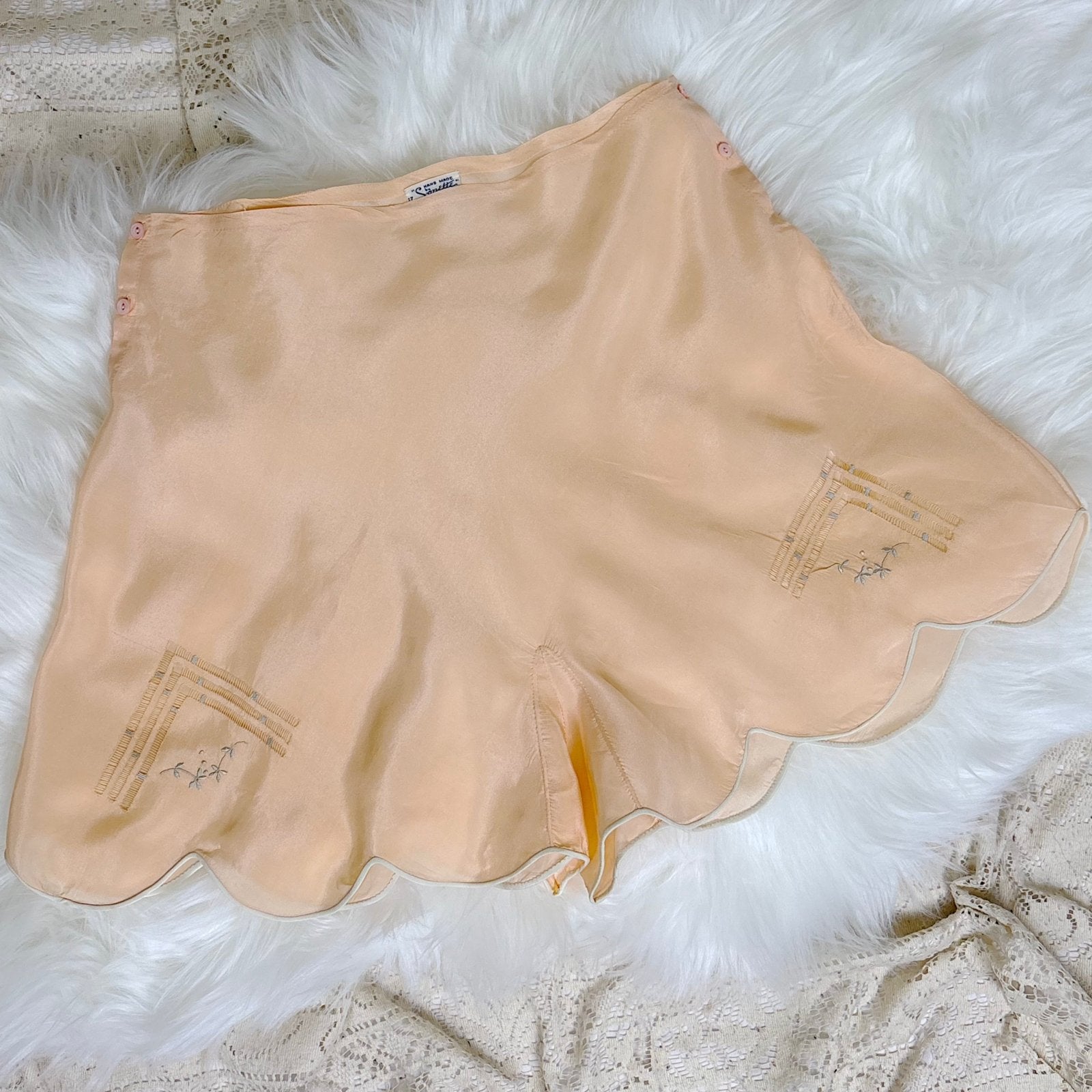 Vintage 1930's Hand Stitched Pale Peach Silk Tap Pants with Ladder Stitch Detail - By Sonette, Size M - Daggers & Dames
