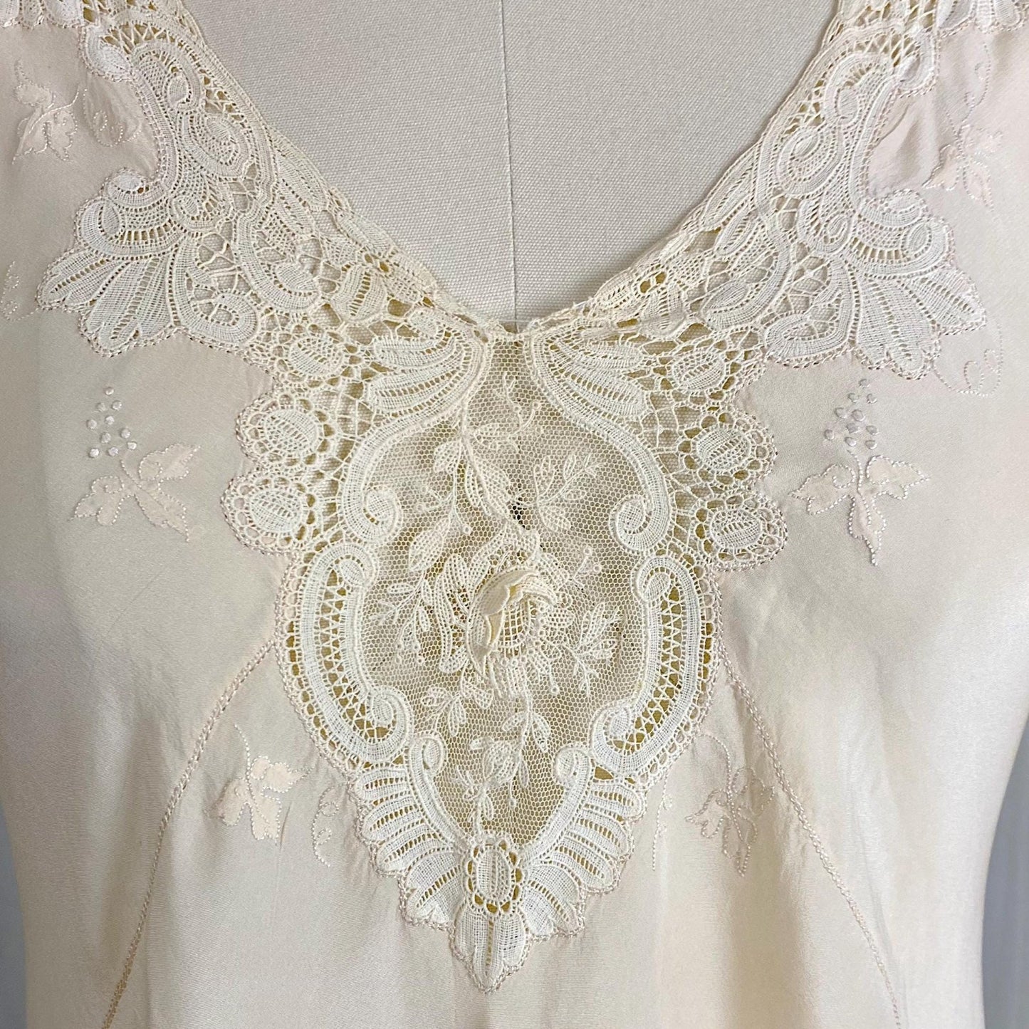 Vintage 1930's Nightgown - Hand Stitched Ivory Silk with Irish Crochet Lace & Satin Embroidery - Size XS, S - Daggers & Dames
