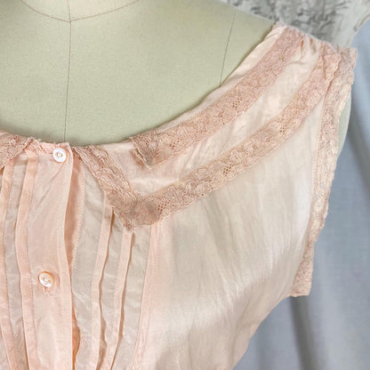 Vintage 1930's Nightgown | Pale Peach Silk with Mauve Lace Collar & Button Detail | Size S, M - Daggers & Dames