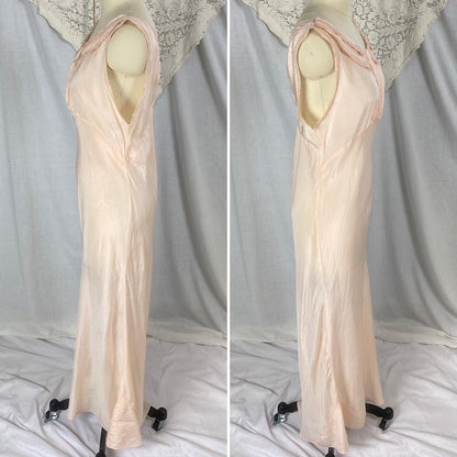 Vintage 1930's Nightgown | Pale Peach Silk with Mauve Lace Collar & Button Detail | Size S, M - Daggers & Dames