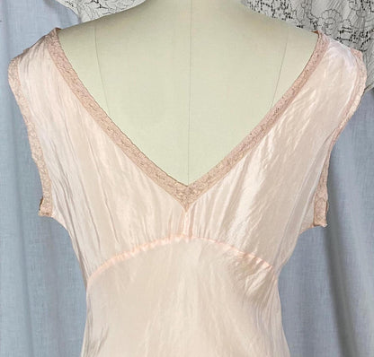 Vintage 1930's Nightgown | Pale Peach Silk with Mauve Lace Collar & Button Detail | Size S, M - Daggers & Dames