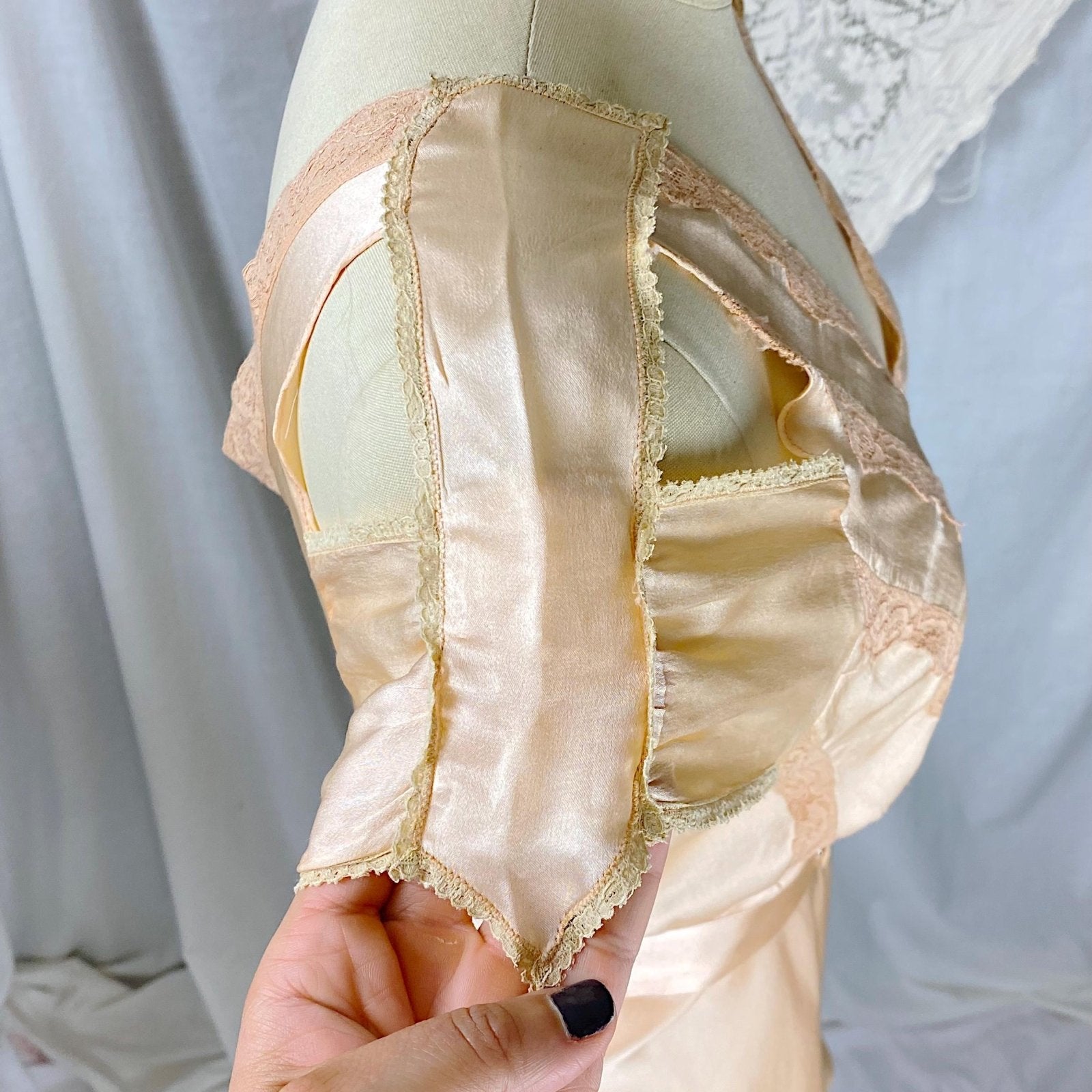 Vintage 1930's Pajama Set | Apricot Silk with Blush Lace Appliqués & Cold Shoulder Cutouts | Size XS, S - Daggers & Dames