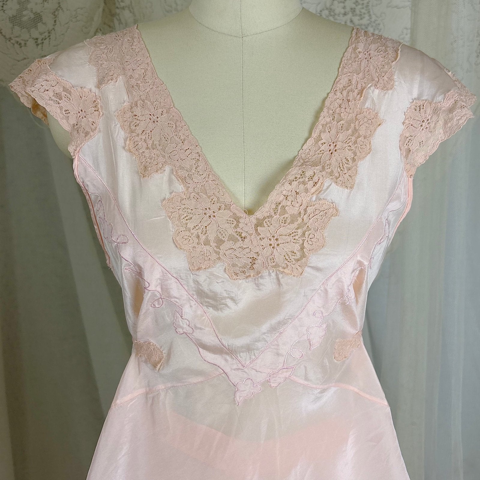 Vintage 1930's Powder Pink Silk Crepe Pajama Set - By Crepe de Lillian, Size M - Daggers & Dames