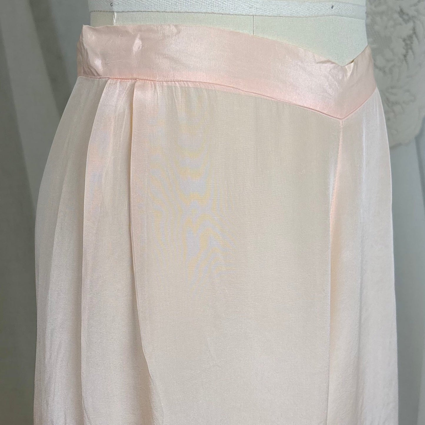Vintage 1930's Powder Pink Silk Crepe Pajama Set - By Crepe de Lillian, Size M - Daggers & Dames