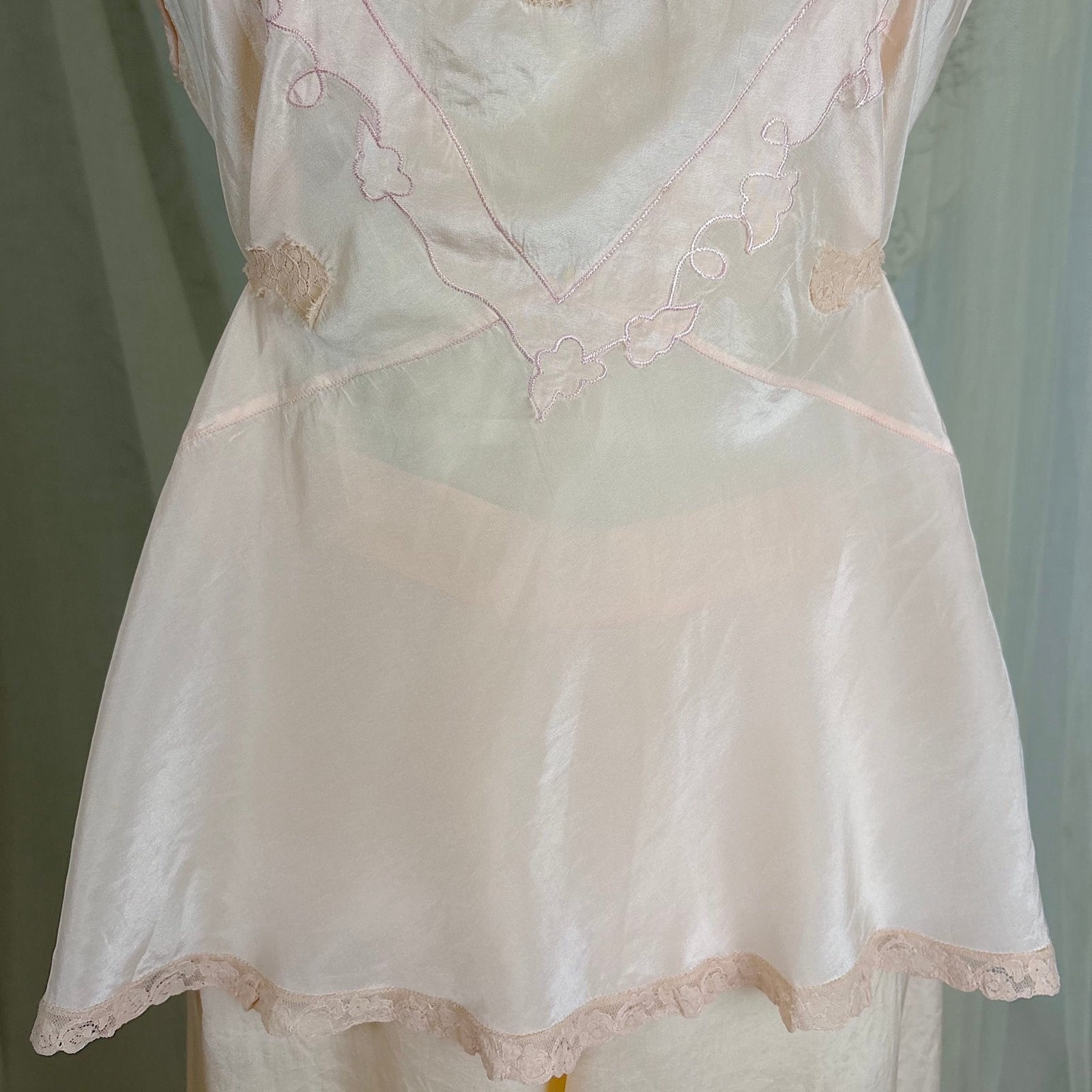 Vintage 1930's Powder Pink Silk Crepe Pajama Set - By Crepe de Lillian, Size M - Daggers & Dames