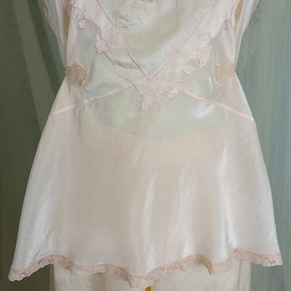 Vintage 1930's Powder Pink Silk Crepe Pajama Set - By Crepe de Lillian, Size M - Daggers & Dames