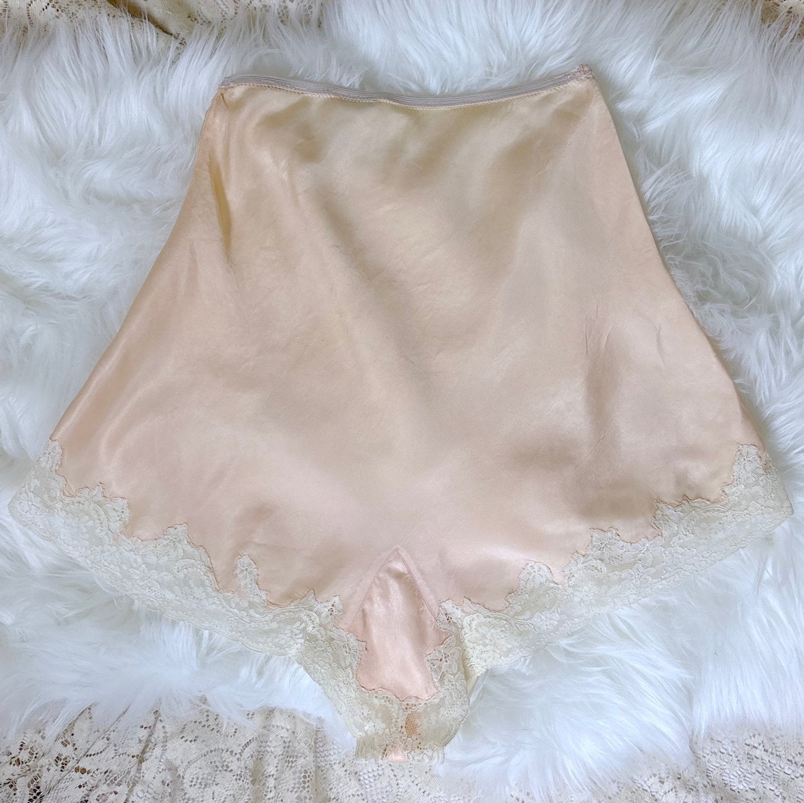 Vintage 1930's Powder Pink Silk Tap Pants with Intricate Lace Appliqués - by Seamprufe, size XS, S - Daggers & Dames