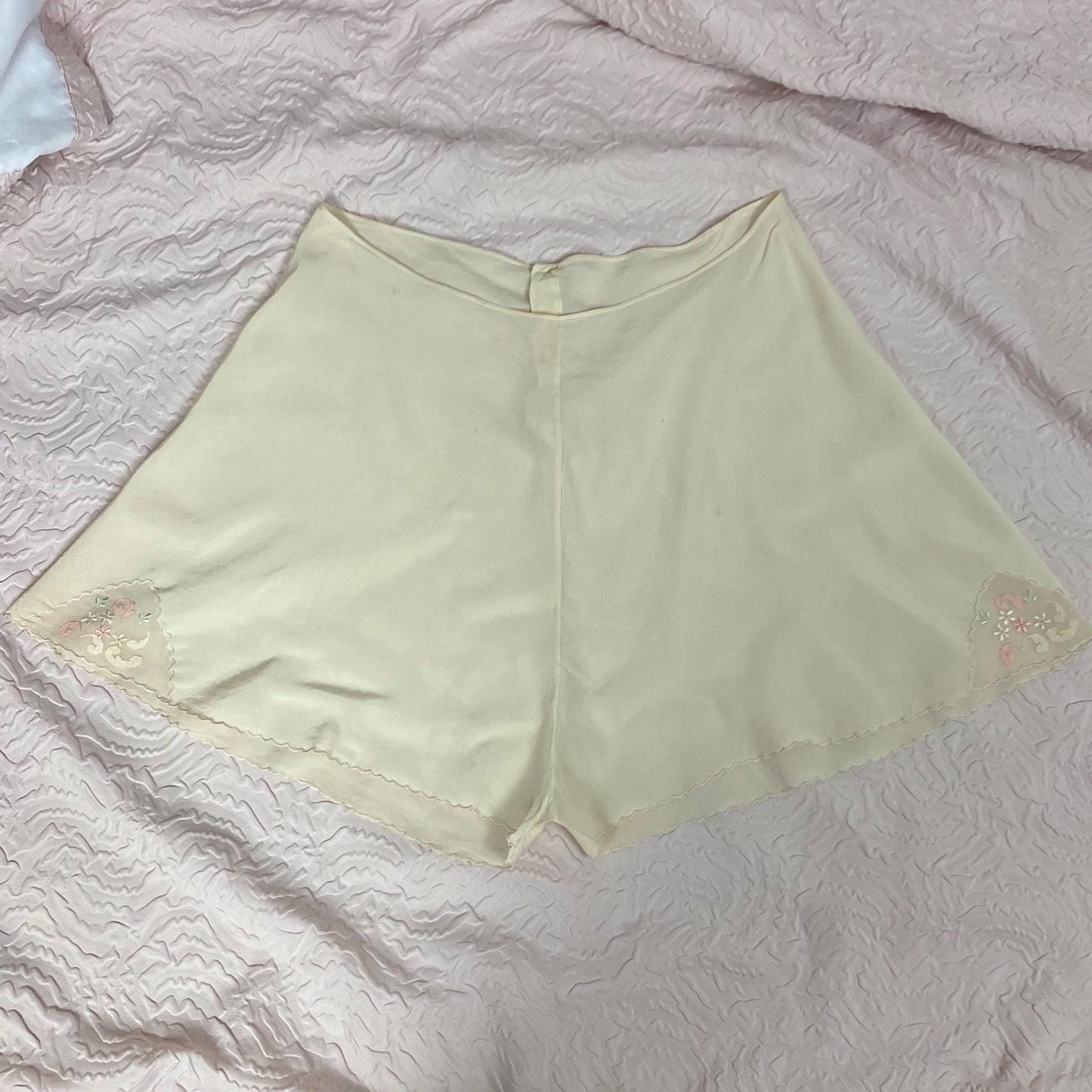 Vintage 1930's Tap Pants | Hand Stitched Semi Sheer Ivory Silk with Blue & Pink Appliques | Size XS - Daggers & Dames