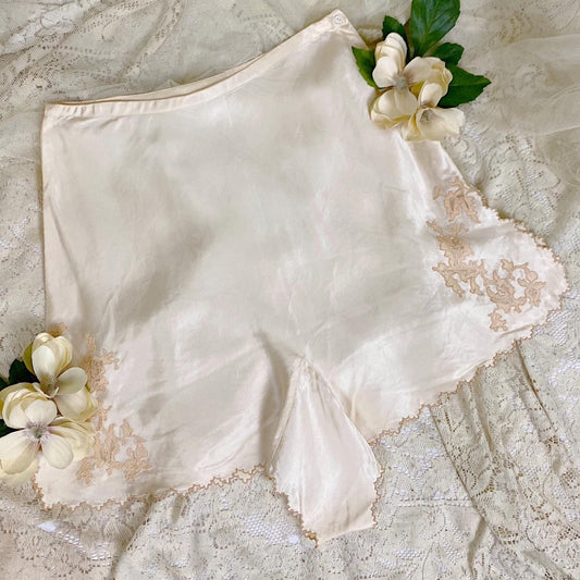 Vintage 1930's Tap Pants - Pearl White Silk Satin with Warm Nude Lace Inserts & Scalloped Edges - Size S - Daggers & Dames