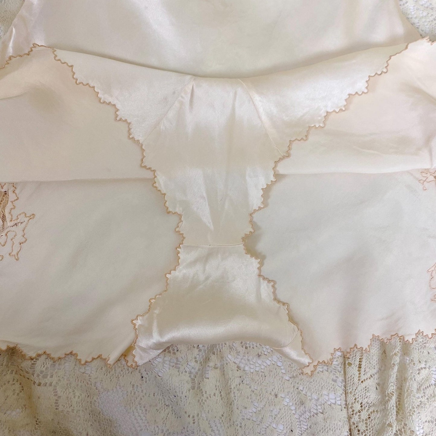 Vintage 1930's Tap Pants - Pearl White Silk Satin with Warm Nude Lace Inserts & Scalloped Edges - Size S - Daggers & Dames