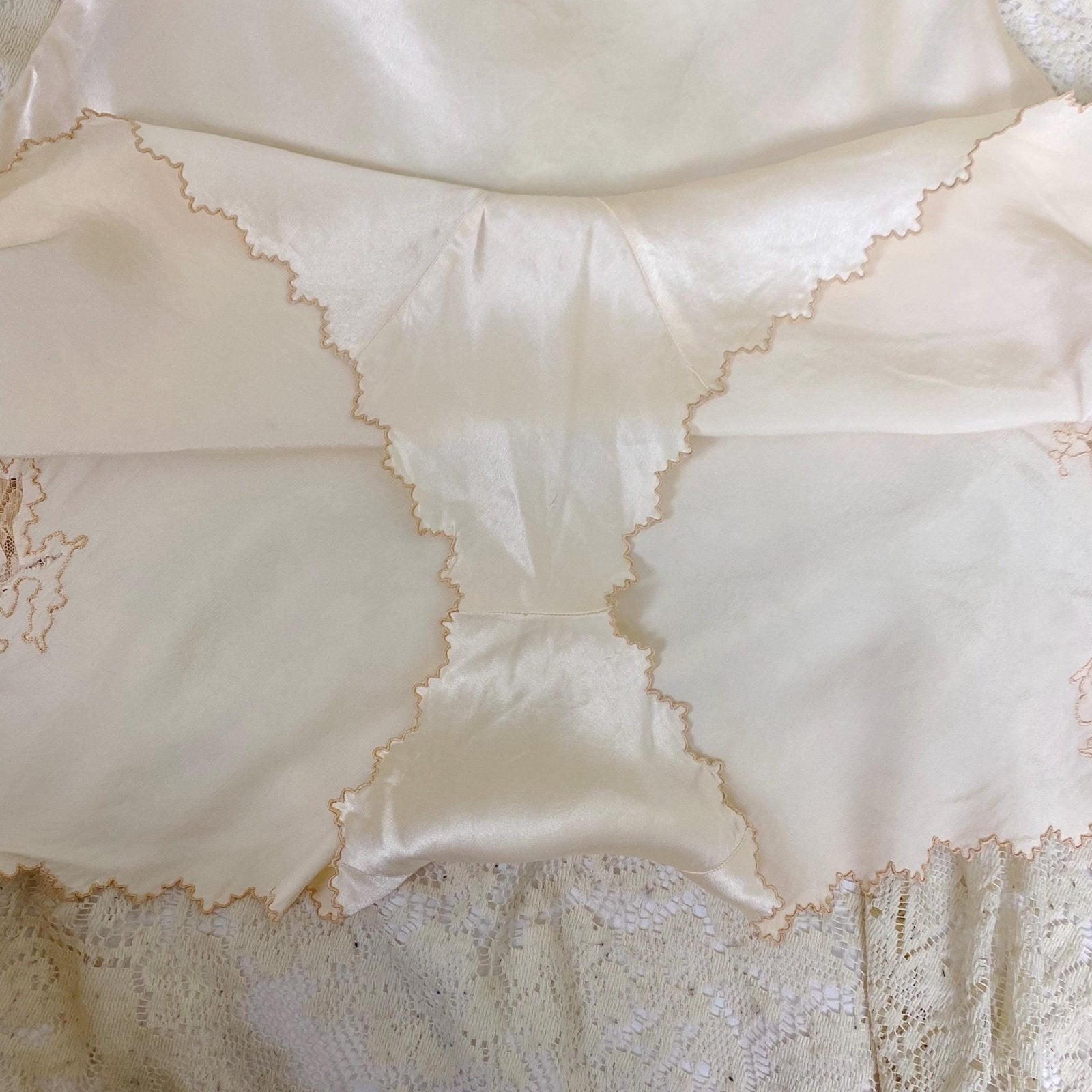 Vintage 1930's Tap Pants - Pearl White Silk Satin with Warm Nude Lace Inserts & Scalloped Edges - Size S - Daggers & Dames