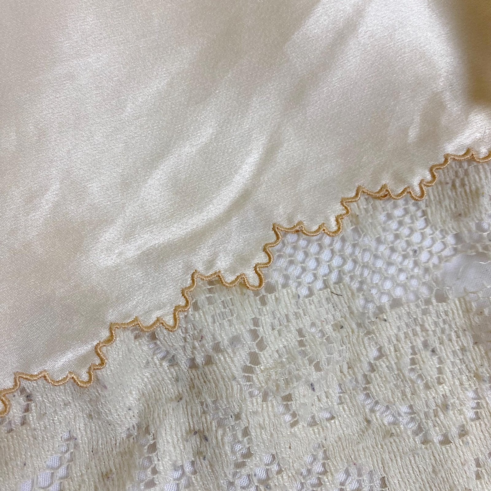 Vintage 1930's Tap Pants - Pearl White Silk Satin with Warm Nude Lace Inserts & Scalloped Edges - Size S - Daggers & Dames