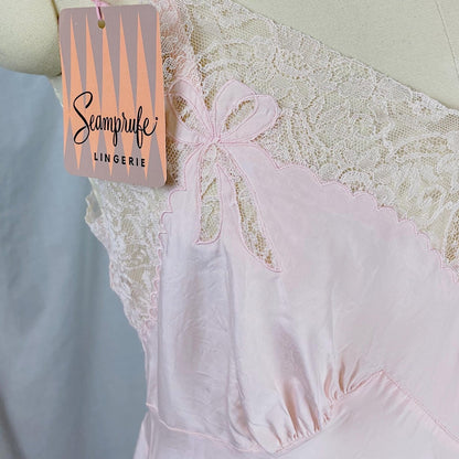 Vintage 1940's - 1950's Slip | Powder Pink Rayon with Bow Appliqués & Lace | Size M | Seamprufe - New with Tags - Daggers & Dames