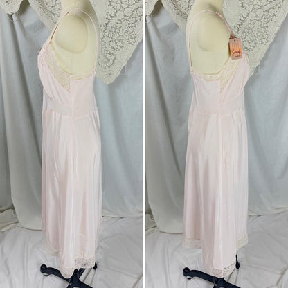 Vintage 1940's - 1950's Slip | Powder Pink Rayon with Bow Appliqués & Lace | Size M | Seamprufe - New with Tags - Daggers & Dames