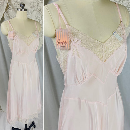 Vintage 1940's - 1950's Slip | Powder Pink Rayon with Bow Appliqués & Lace | Size M | Seamprufe - New with Tags - Daggers & Dames