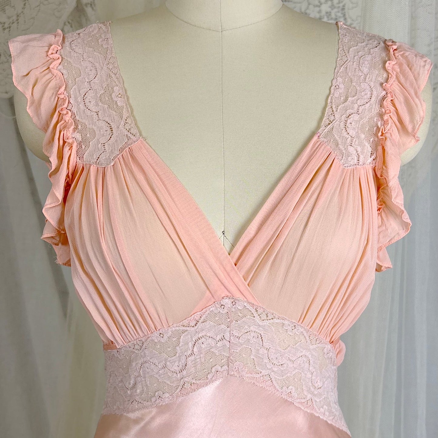 Vintage 1940's Creamy Pink Rayon Satin & Chiffon Nightgown, size XS, S - Daggers & Dames