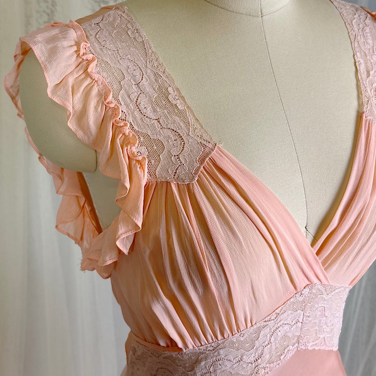 Vintage 1940's Creamy Pink Rayon Satin & Chiffon Nightgown, size XS, S - Daggers & Dames