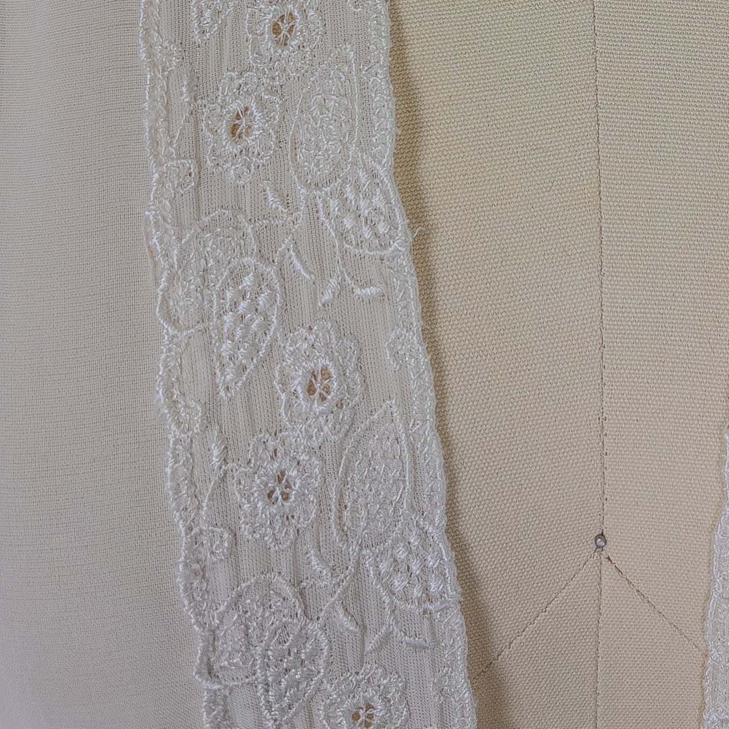 Vintage 1940's Dressing Gown Robe - Sheer White Rayon Chiffon with Satin Embroidery | Medium - Daggers & Dames