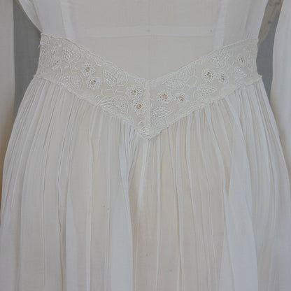 Vintage 1940's Dressing Gown Robe - Sheer White Rayon Chiffon with Satin Embroidery | Medium - Daggers & Dames