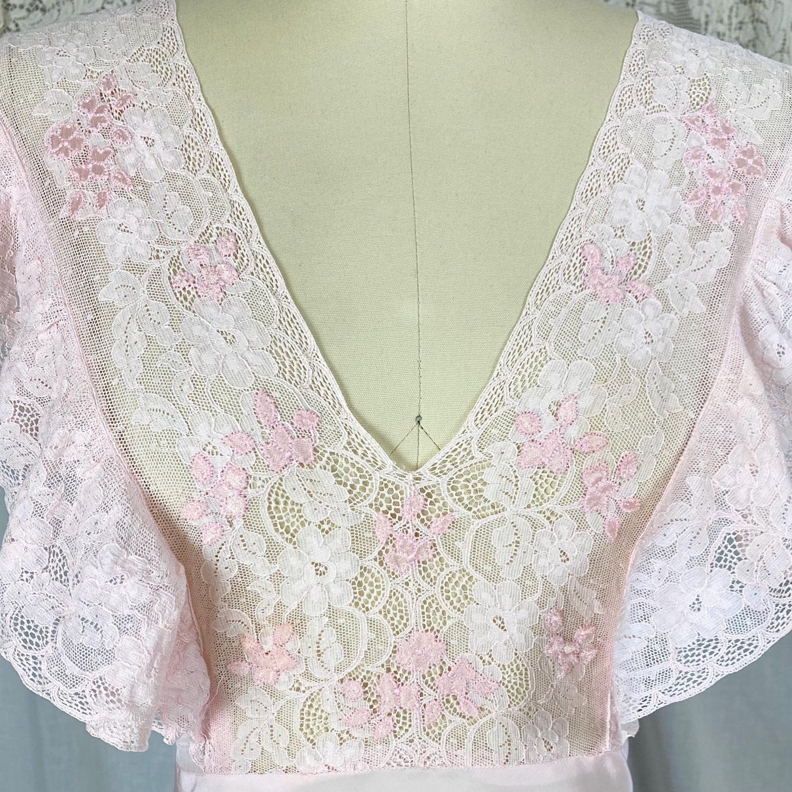 Vintage 1940's Nightgown | Baby Pink Rayon with Ruffled Cotton Lace & Silk Appliqués | Size S, M - Daggers & Dames