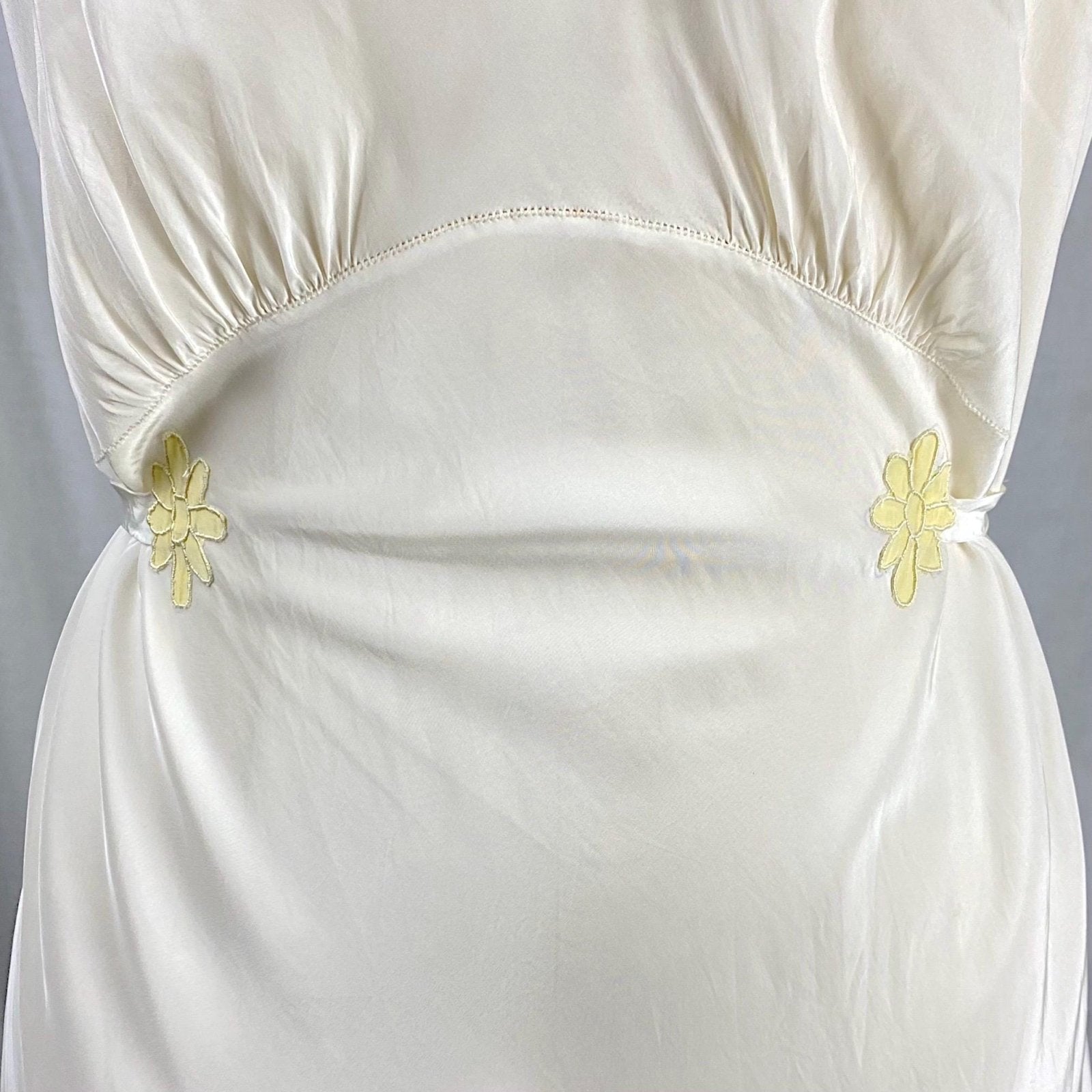 Vintage 1940's Nightgown | Off White Rayon with Yellow Daisy Appliques | Size S, M | Rico Lingerie - Daggers & Dames