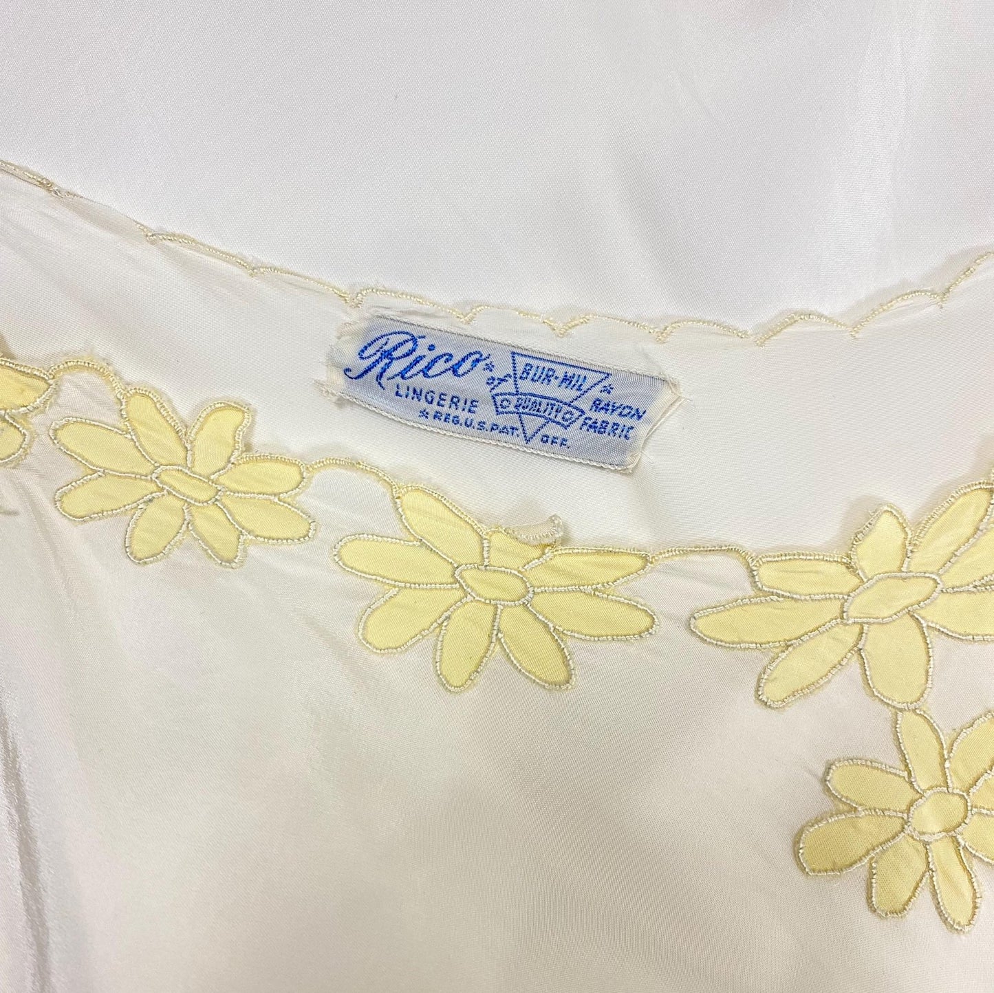 Vintage 1940's Nightgown | Off White Rayon with Yellow Daisy Appliques | Size S, M | Rico Lingerie - Daggers & Dames