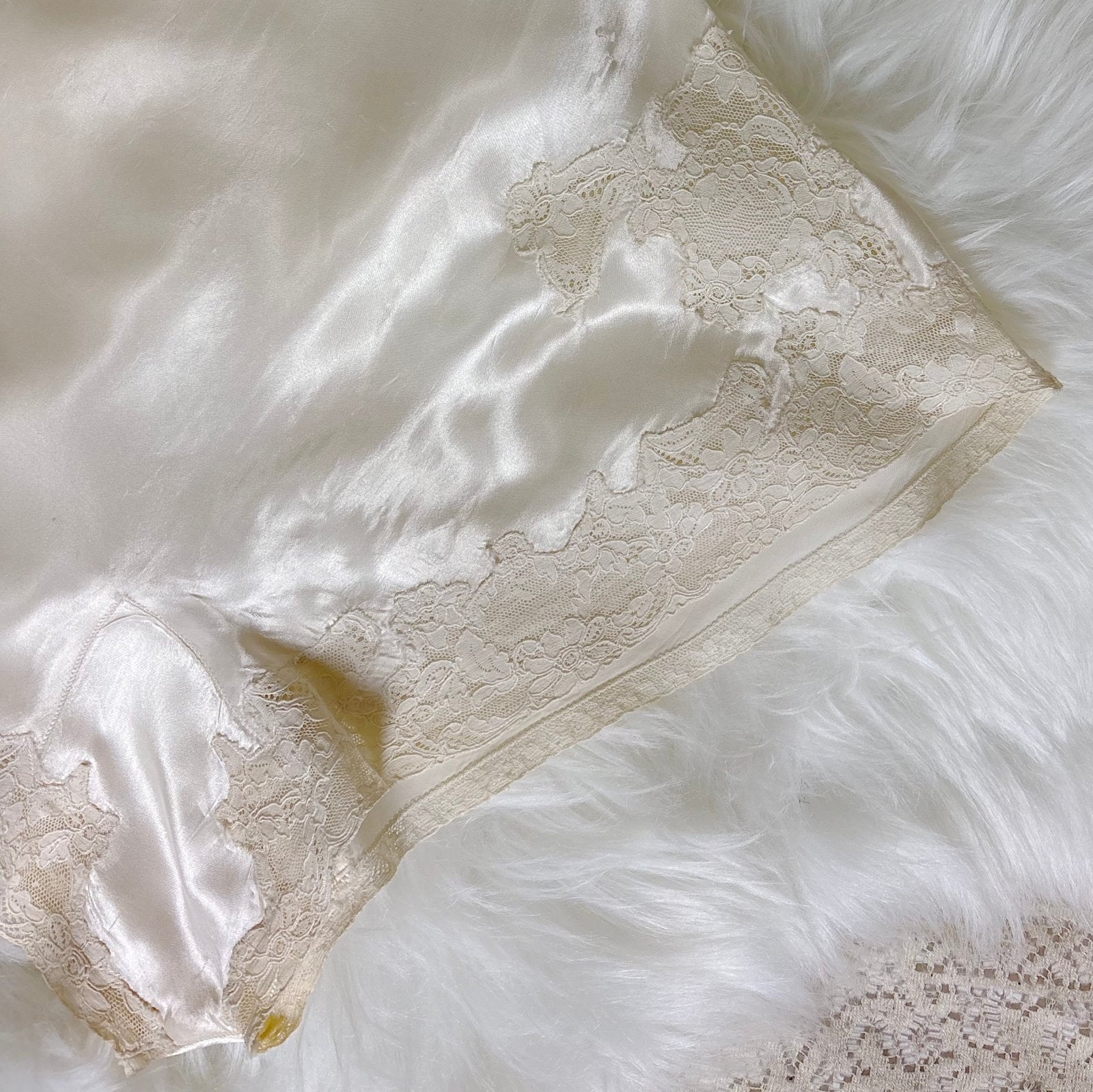 Vintage 1940's Pearly White Rayon Satin Tap Pants with Cotton Lace - by Seamprufe, size XS, S - Daggers & Dames