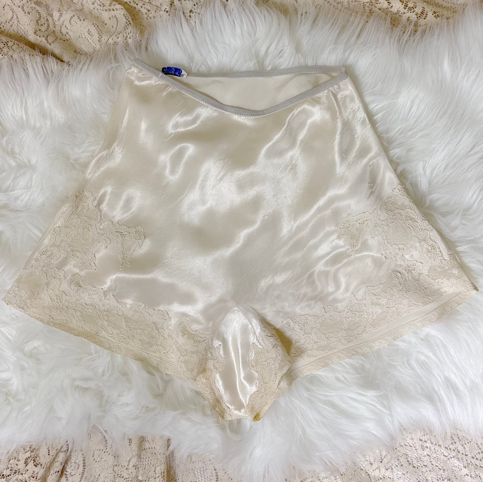 Vintage 1940's Pearly White Rayon Satin Tap Pants with Cotton Lace - by Seamprufe, size XS, S - Daggers & Dames