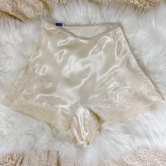 Vintage 1940's Pearly White Rayon Satin Tap Pants with Cotton Lace - by Seamprufe, size XS, S - Daggers & Dames