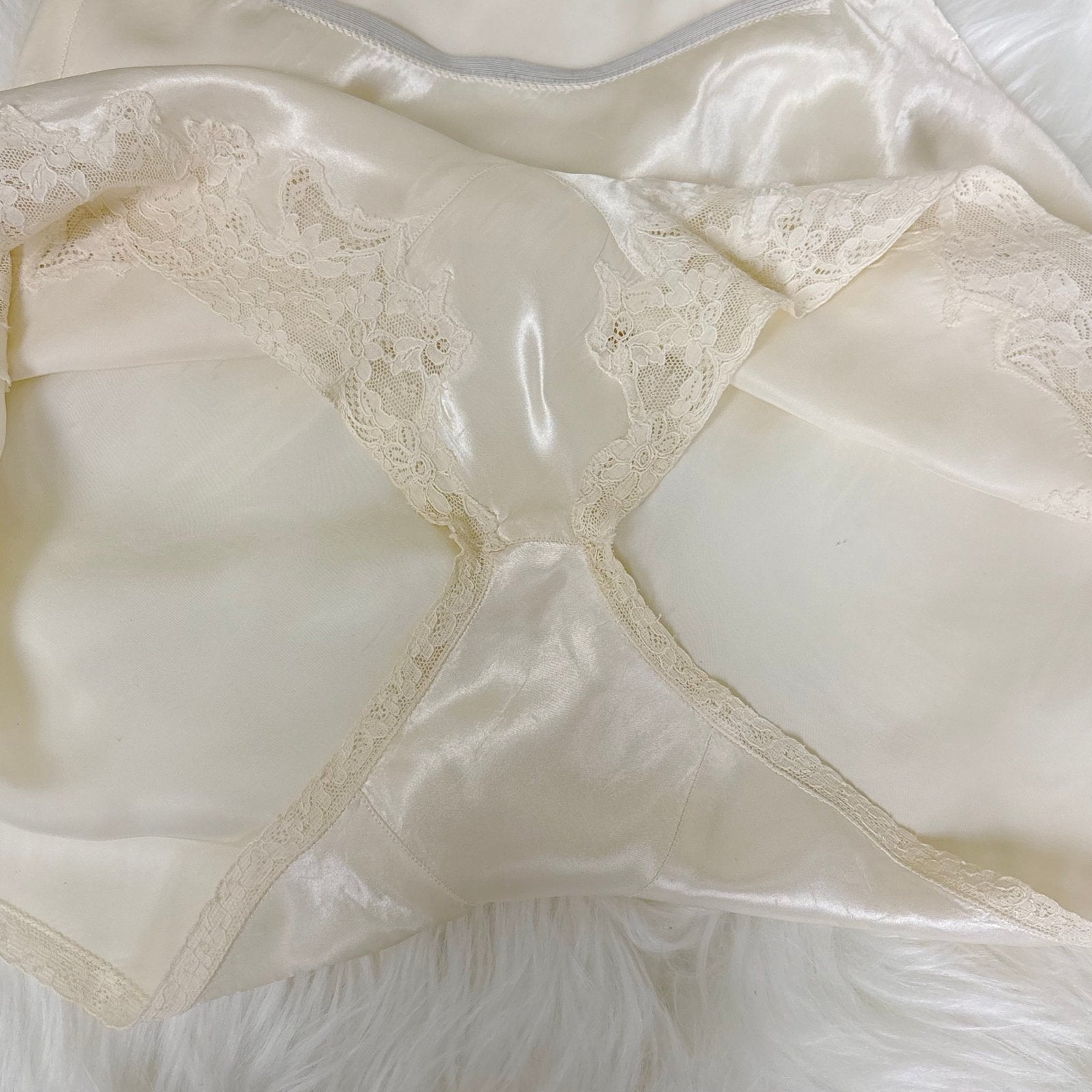 Vintage 1940's Pearly White Rayon Satin Tap Pants with Cotton Lace - by Seamprufe, size XS, S - Daggers & Dames