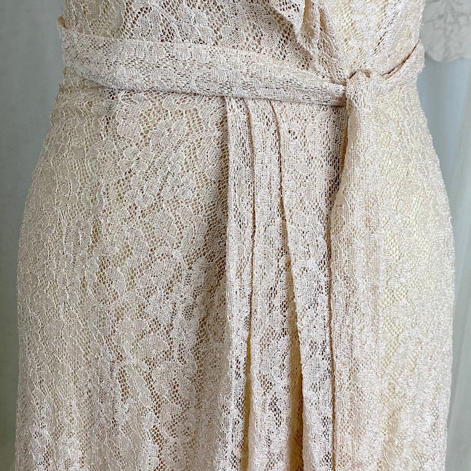 Vintage 1940's Robe - Pale Bronze Floral Rayon Lace with Ruffled Yoke & Sleeves - Size XS, S - By Taylor Mode - Daggers & Dames