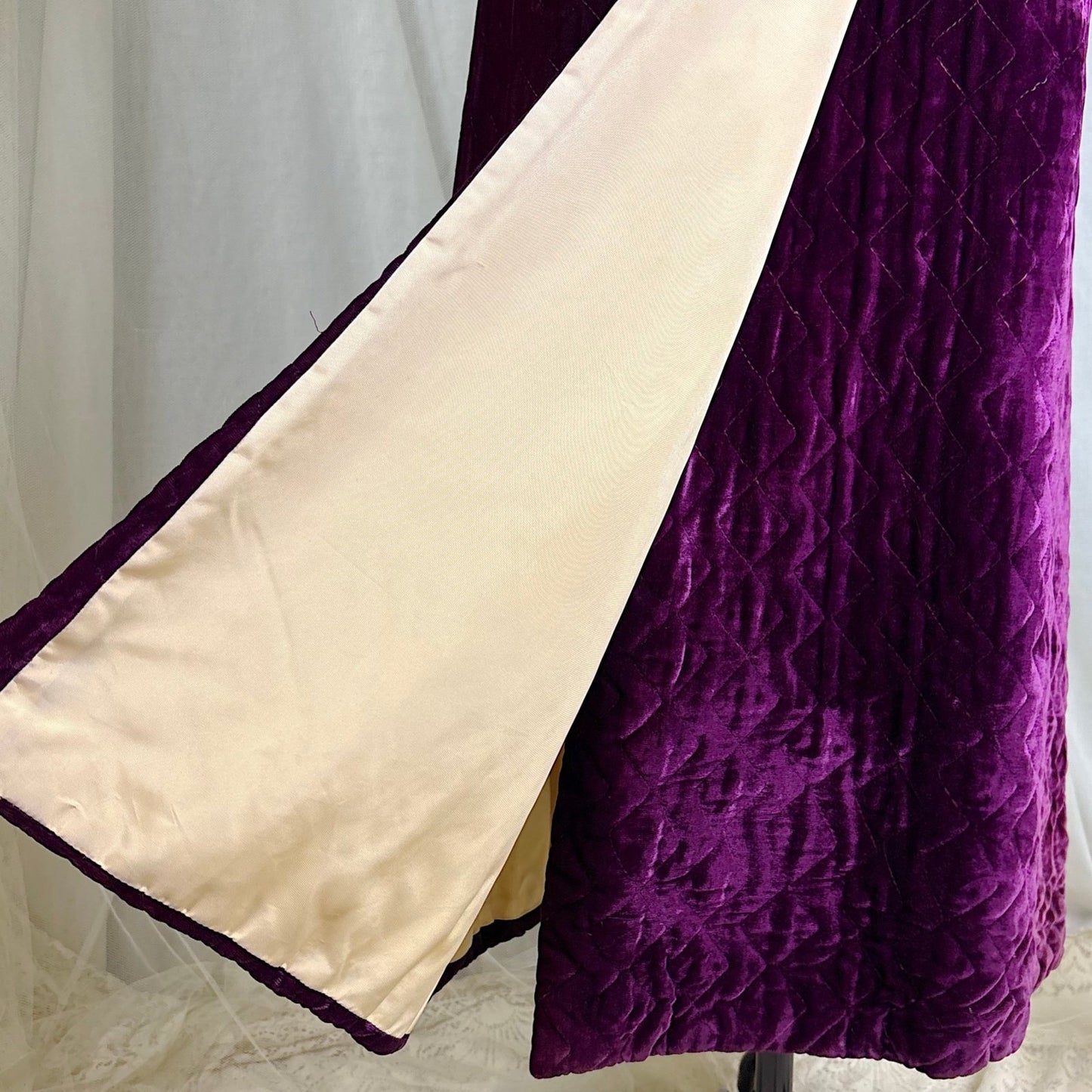 Vintage 1940's Royal Purple Quilted Velvet Robe - By Najla of Hollywood, Size S, M - Daggers & Dames