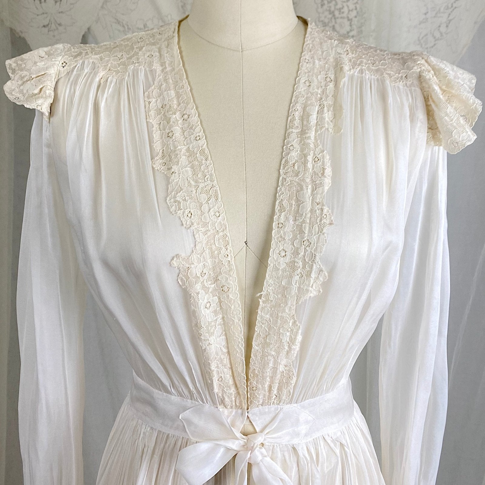 Vintage 1940s Sheer White Rayon Chiffon Dressing Gown with Ivory Cotton Lace & Tie Waist - Size XS - Daggers & Dames