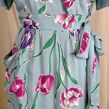 Vintage 1940's Sky Blue Rayon Dressing Gown with Bold Tulip Print - By Vali Fashion, Size S, M - Daggers & Dames