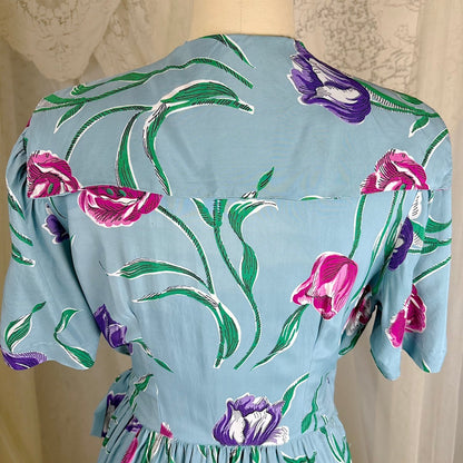 Vintage 1940's Sky Blue Rayon Dressing Gown with Bold Tulip Print - By Vali Fashion, Size S, M - Daggers & Dames