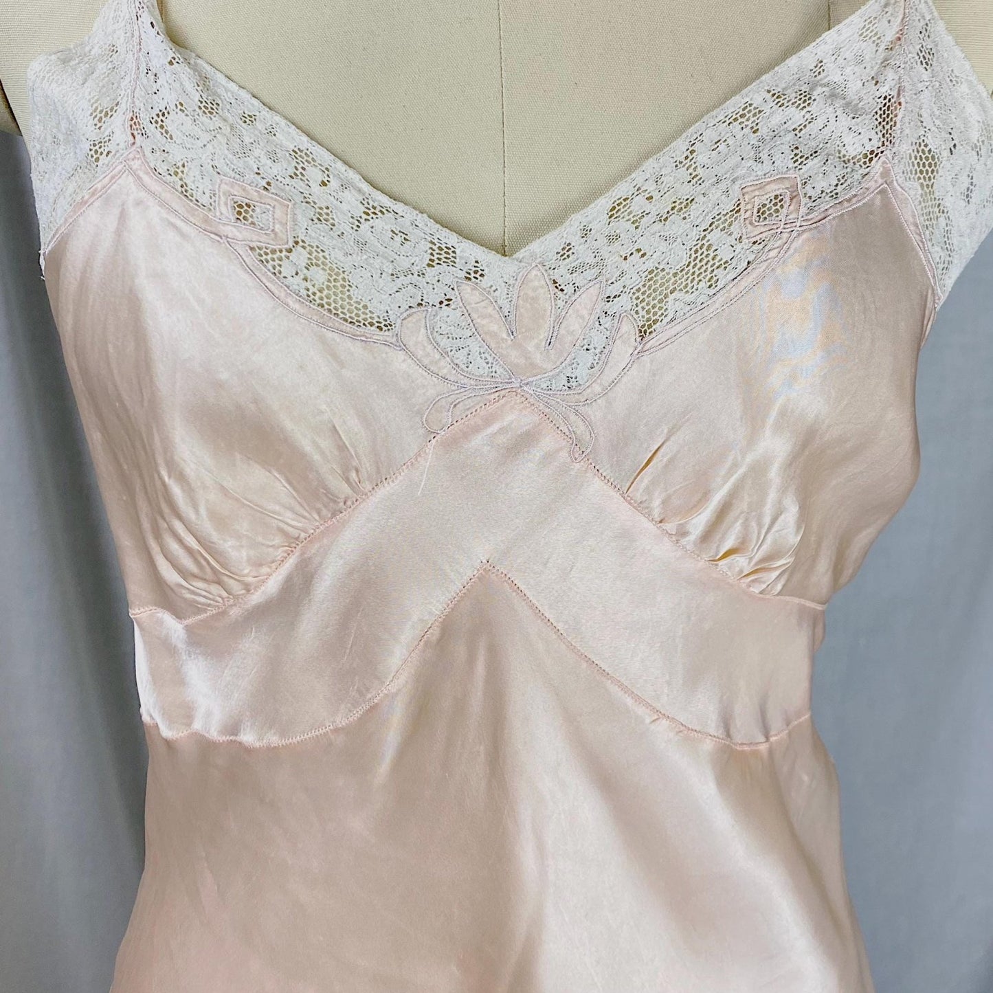 Vintage 1940's Slip | Light Rose Pink Rayon Satin with Cream Cotton Lace | Size XS, S | By La Courelle - Daggers & Dames