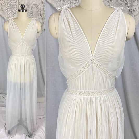 Vintage 1950's Nightgown | Sheer White Crystal Pleated Nylon with Floral Lace Inserts | Size M | Mojud - Daggers & Dames
