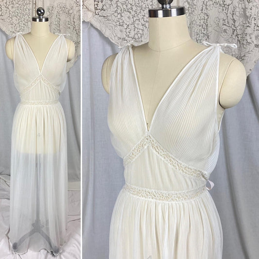 Vintage 1950's Nightgown | Sheer White Crystal Pleated Nylon with Floral Lace Inserts | Size M | Mojud - Daggers & Dames
