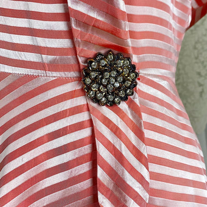 Vintage 1950's Robe - Bold Berry & Powder Pink Satin Brocade with Rhinestone Brooch - Size S, M - By Maxan - Daggers & Dames