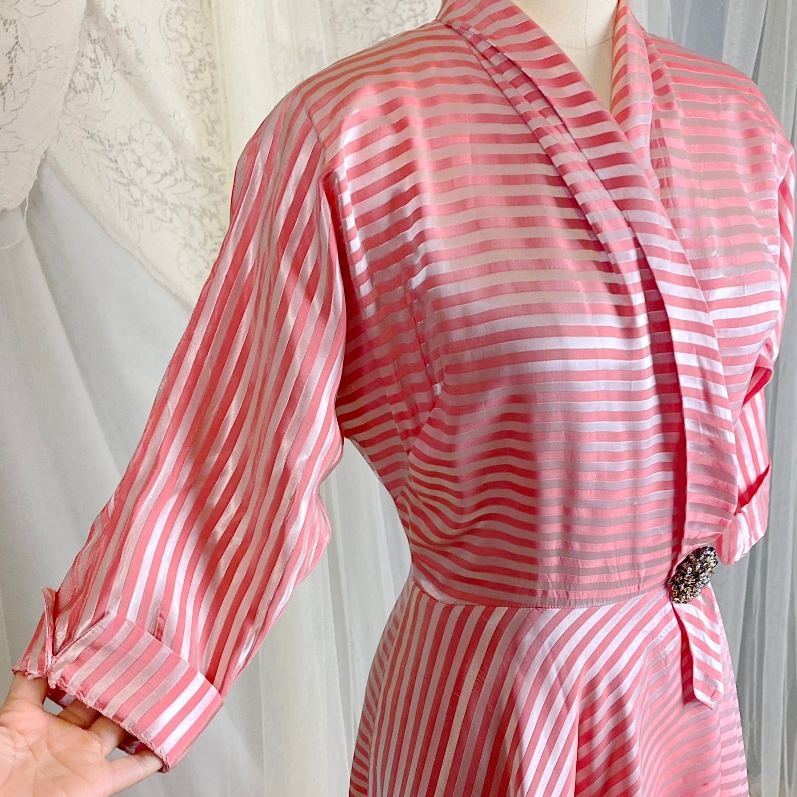 Vintage 1950's Robe - Bold Berry & Powder Pink Satin Brocade with Rhinestone Brooch - Size S, M - By Maxan - Daggers & Dames