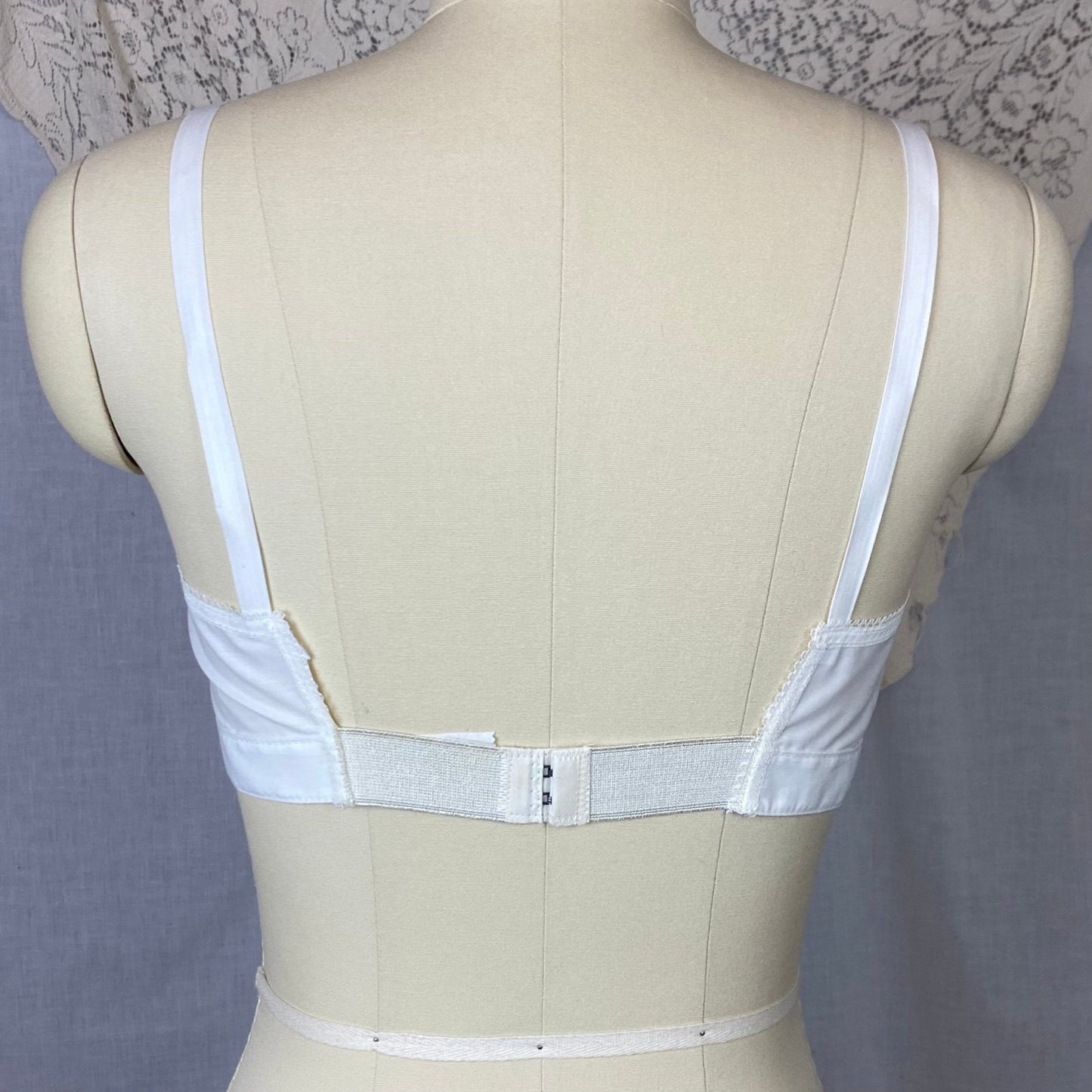 Vintage 1960's Bra | Crisp White Cotton with Bullet Cups & Star Embroidery | Size 34 A, 32 B - Daggers & Dames