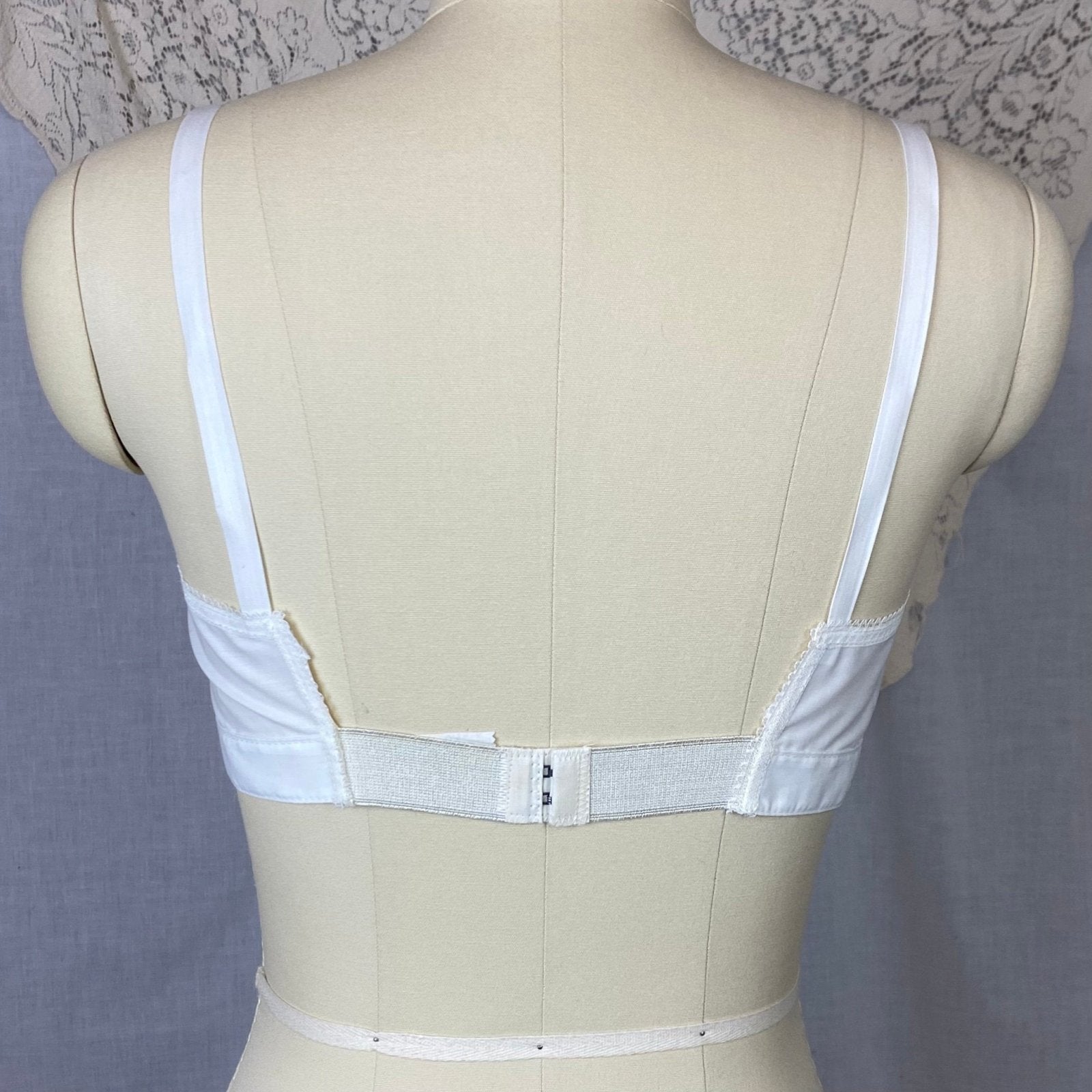 Vintage 1960's Bra | Crisp White Cotton with Bullet Cups & Star Embroidery | Size 34 A, 32 B - Daggers & Dames