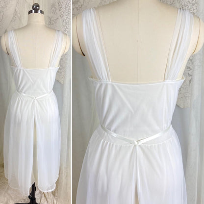 Vintage 1960's Nightgown & Peignoir Set - Double Lined White Nylon Chiffon with Bold Pink Lace Rose Appliques - Size M - By Van Raalte - Daggers & Dames