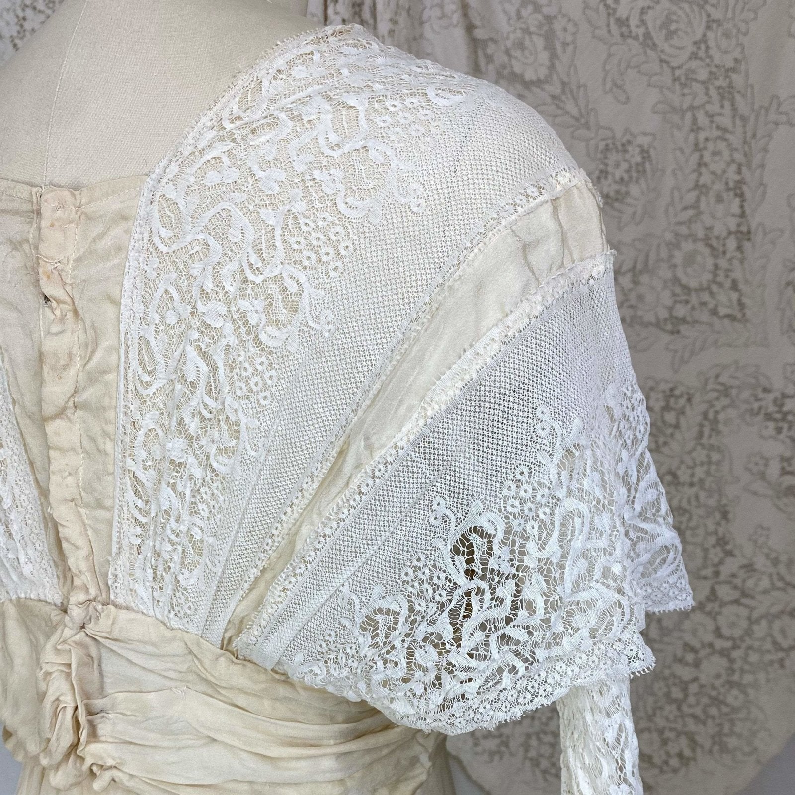 Antique 1900's - 1910's Dress | Buttercream Silk with White Chantilly Lace & Animal Bone | Size XS - Daggers & Dames